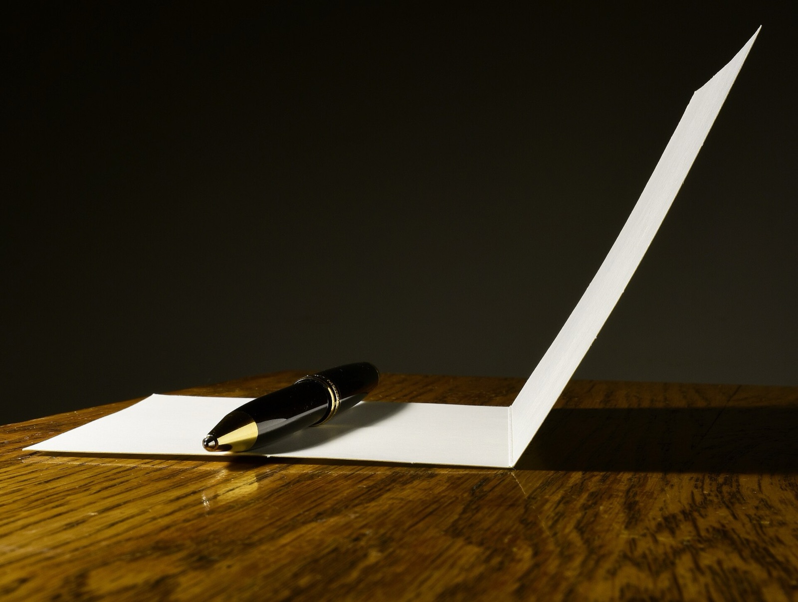A thank-you note and pen on a table