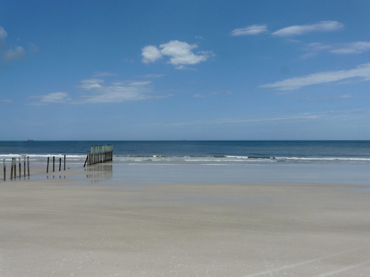 The beach at Hanna Park. The poles at left mark the park's boundary with Naval Station Mayport and give the surf spot The Poles its name.